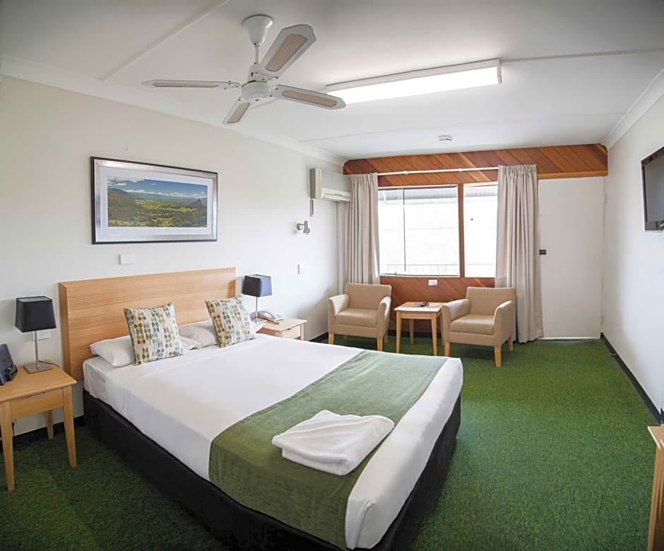 Photo 1 of 1 of 1 Queen Bed, Nonsmoking, Mountain View