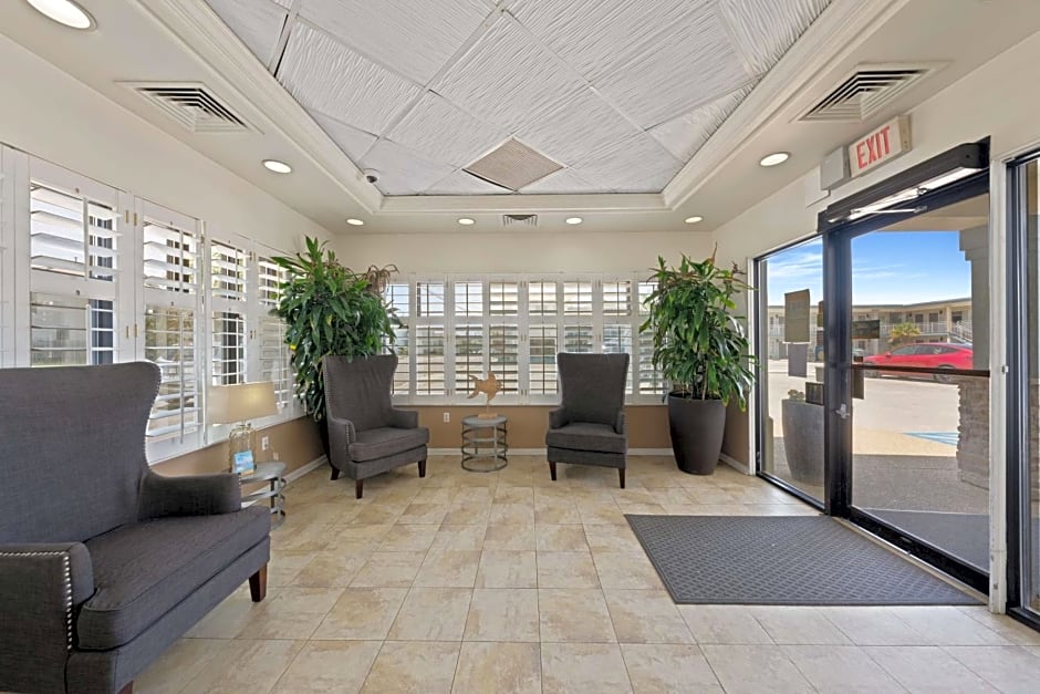 Best Western Plus Holiday Sands Inn & Suites