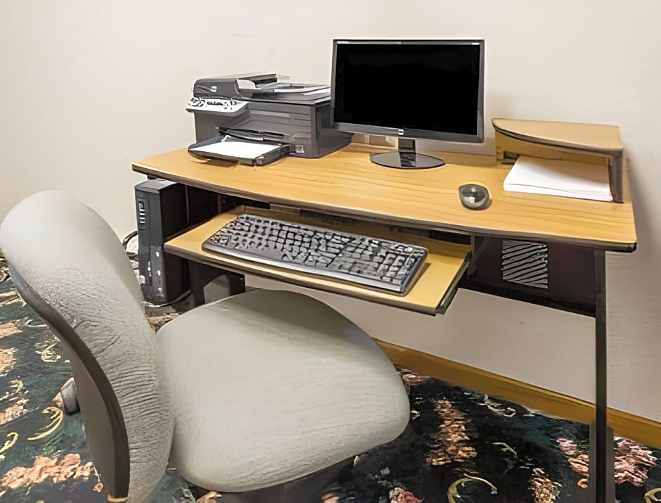 Super 8 by Wyndham Ottawa Starved Rock