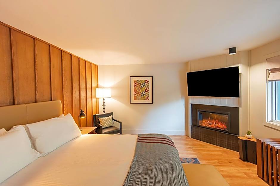 Historic Rocky Waters Inn, A Small Luxury Hotel