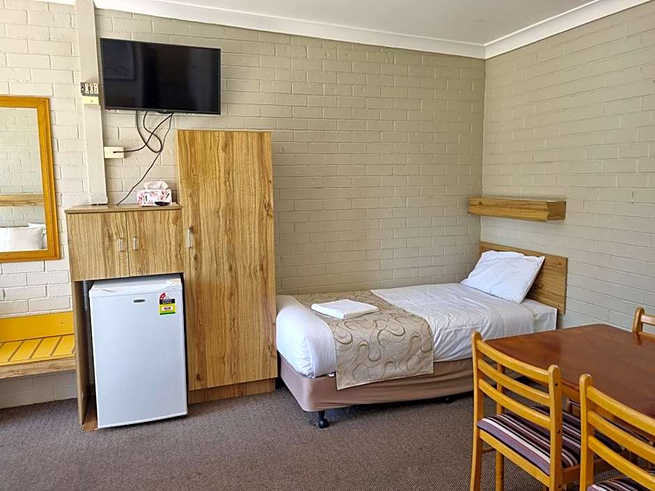 Moon River Motor Inn