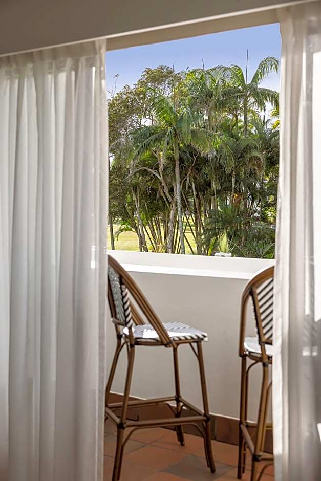 Waves Hotel Byron Bay