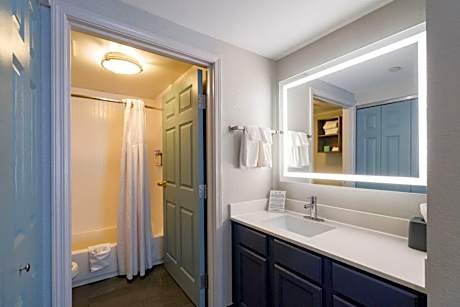 Two-Bedroom Suite - Non-Smoking