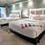 Oceanfront Litchfield Inn