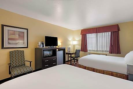 2 QUEEN BEDS,NSMK,HISPD,MICRFG,FLTSRN,COFMKR,FULL BREAKFAST