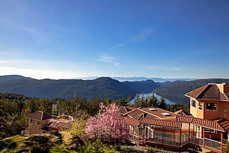 Villa Eyrie Resort