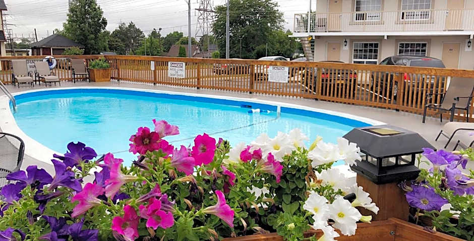 Knights Inn By The Falls