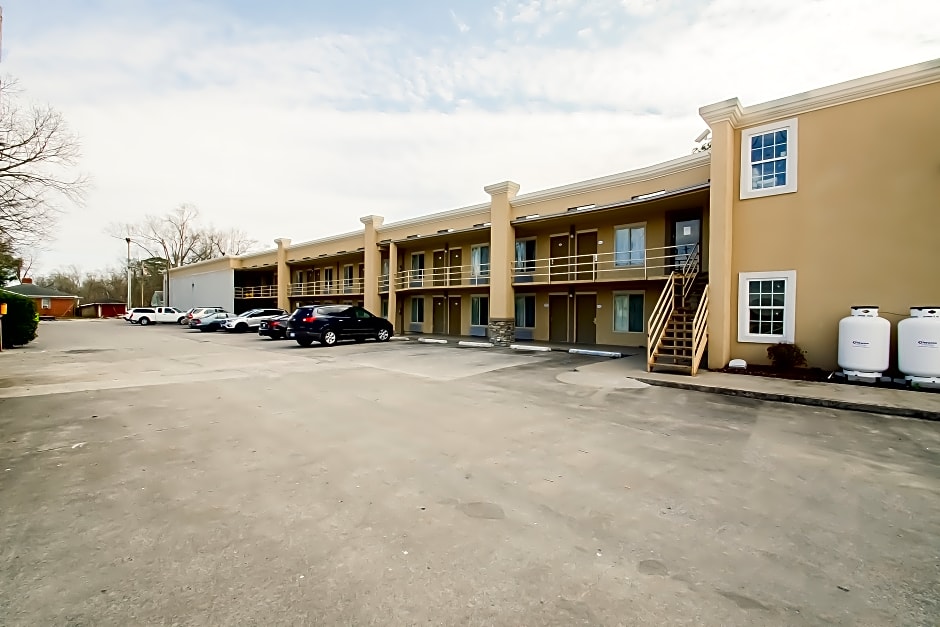 Cypress Inn&Suites Washington-Chocowinity,NC byOYO