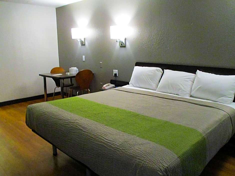 Studio 6-Little Rock, AR - West