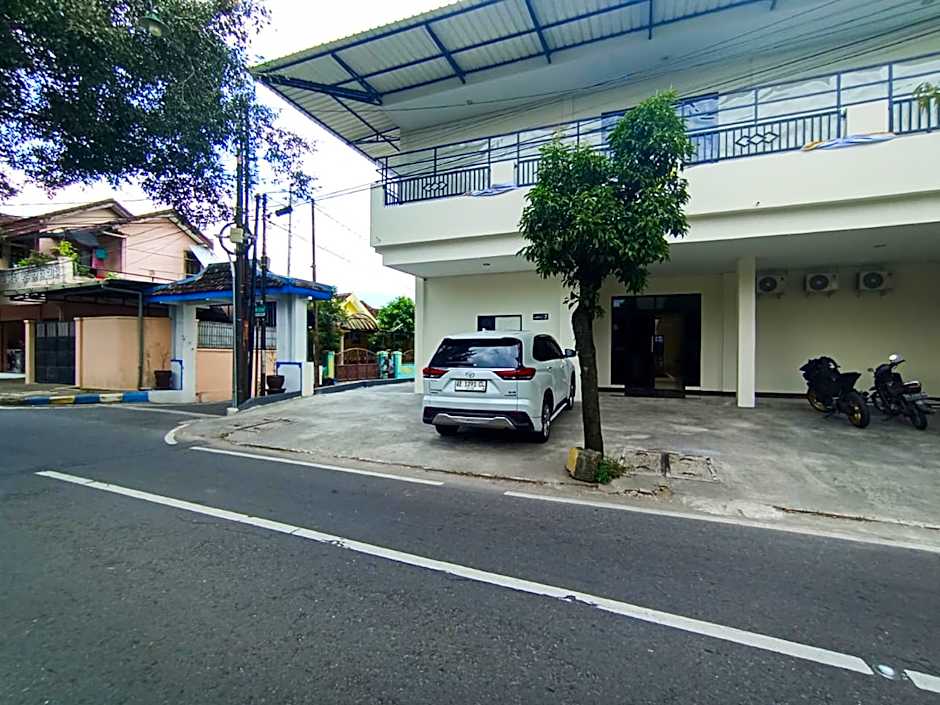 De Corner 2 Madiun RedPartner – Madiun, MO