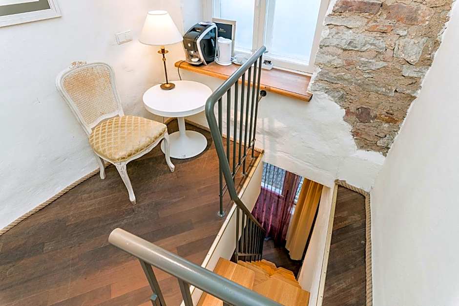 Meriton Old Town Garden Hotel