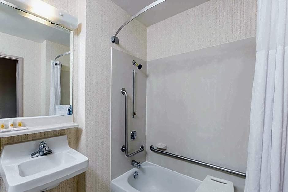 Days Inn by Wyndham Des Moines-West Clive