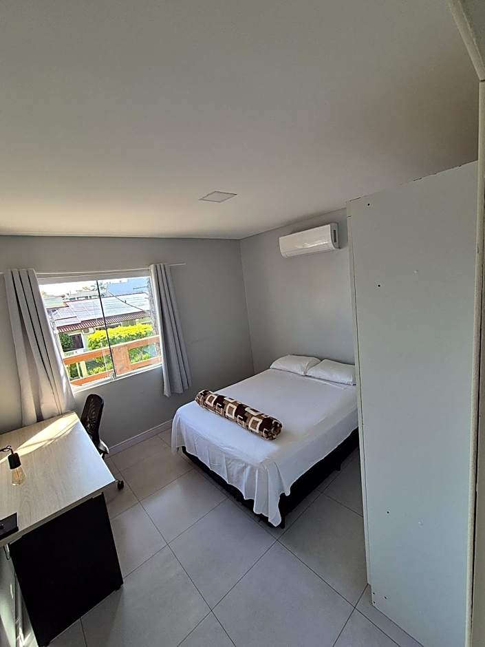 Casa no segundo andar na Praia da Cal com ar e sacada