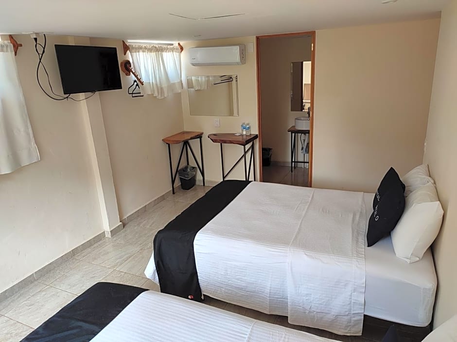 Hotel Ashly Loma Larga