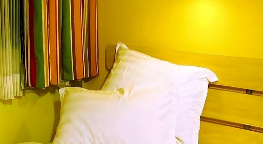 7 Days Inn Luoyang Wangcheng Park Metro Station