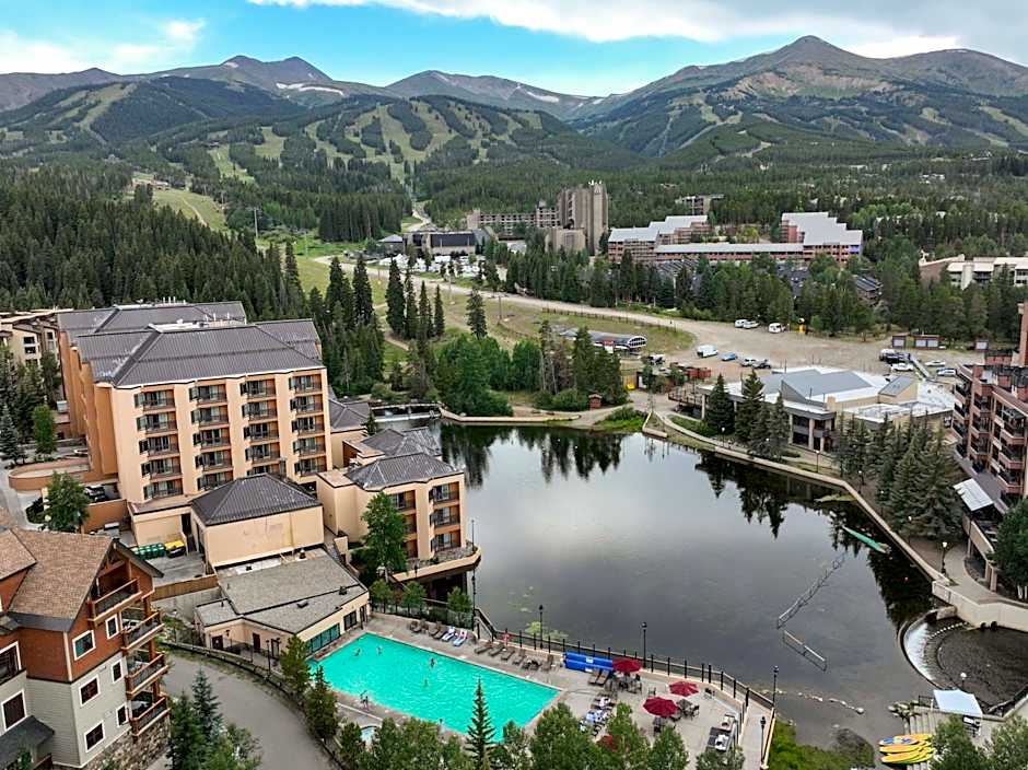 NEW! Marriott Slope View Ski & Summer Luxury Studio Sleeps 4 Full kitchen, Amenities & Paid Parking