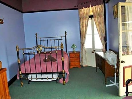 Quad Room (1 Double+2 Single Beds)