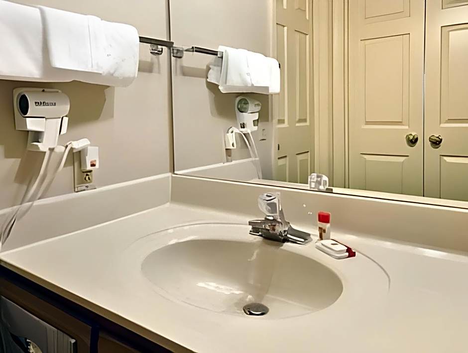 Red Roof Inn & Suites Marysville