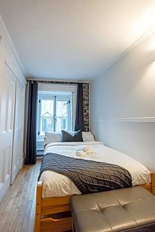 Double Room with Shared Bathroom (203)