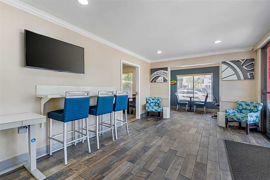 Best Western Courtesy Inn Hotel - Anaheim Resort at the Park