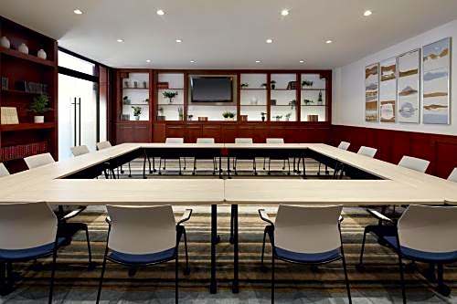 Holiday Inn & Suites Montreal Airport by IHG