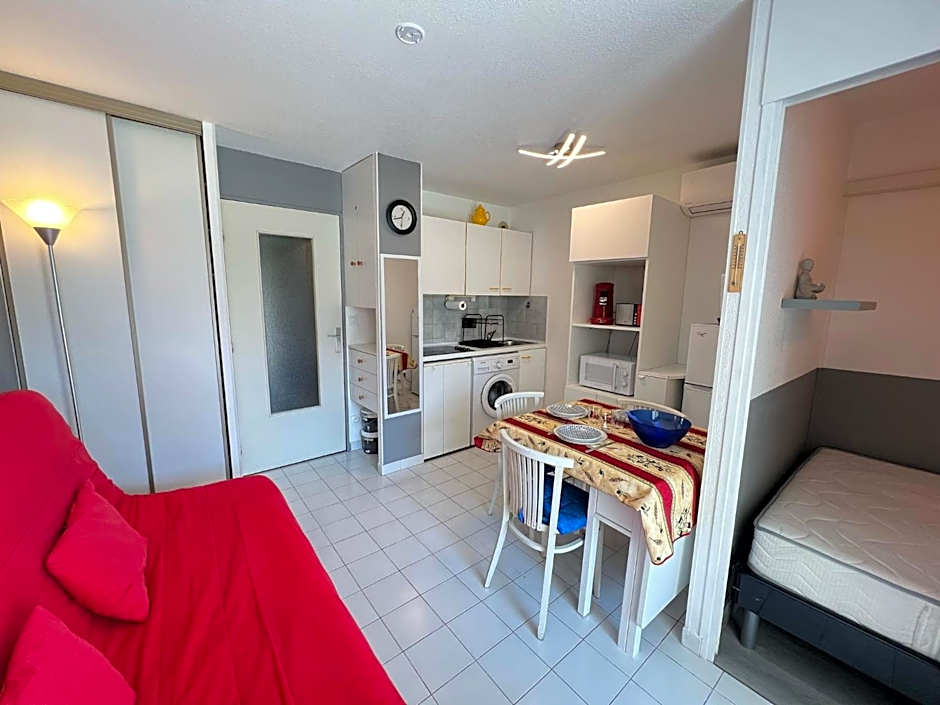 Sol-y-Days Sables Or, vue sur piscine