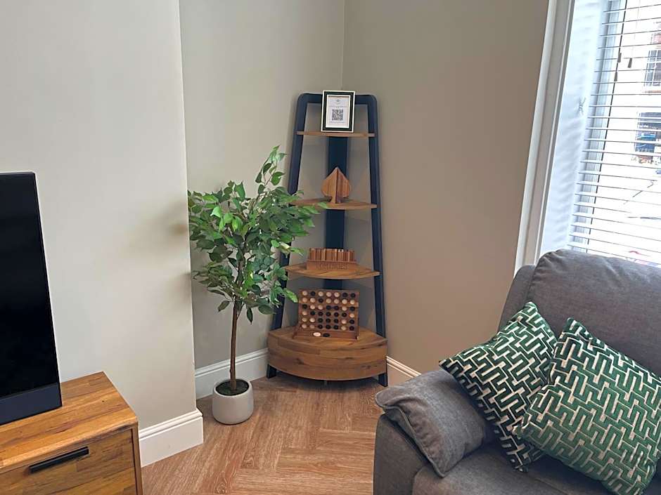 Crown and Cushion Appleby