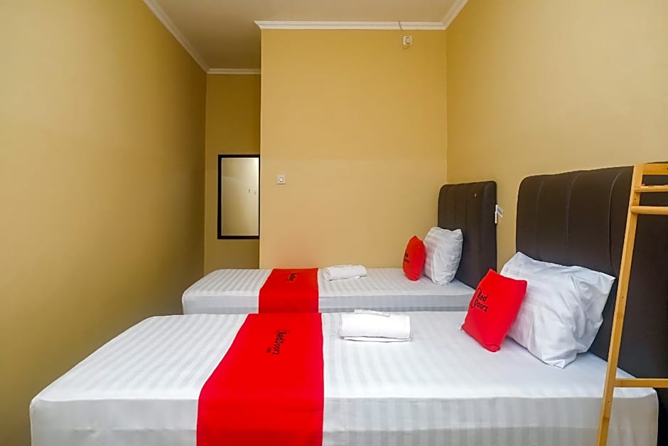 RedDoorz Syariah @ Omahe Qoema 3 Yogyakarta