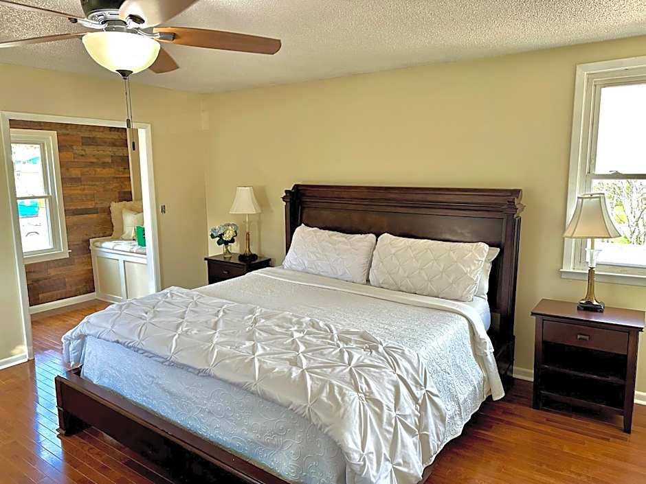 Mountainaire Inn and Log Cabins