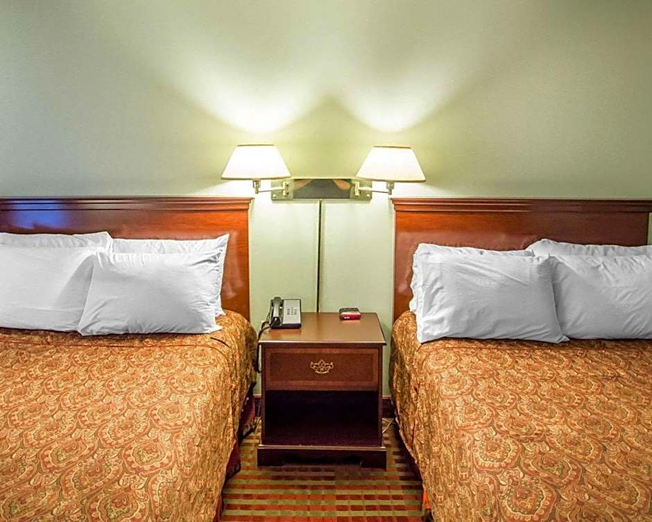 Rodeway Inn Lakeville