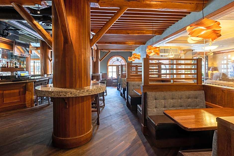 Banff Caribou Lodge And Spa