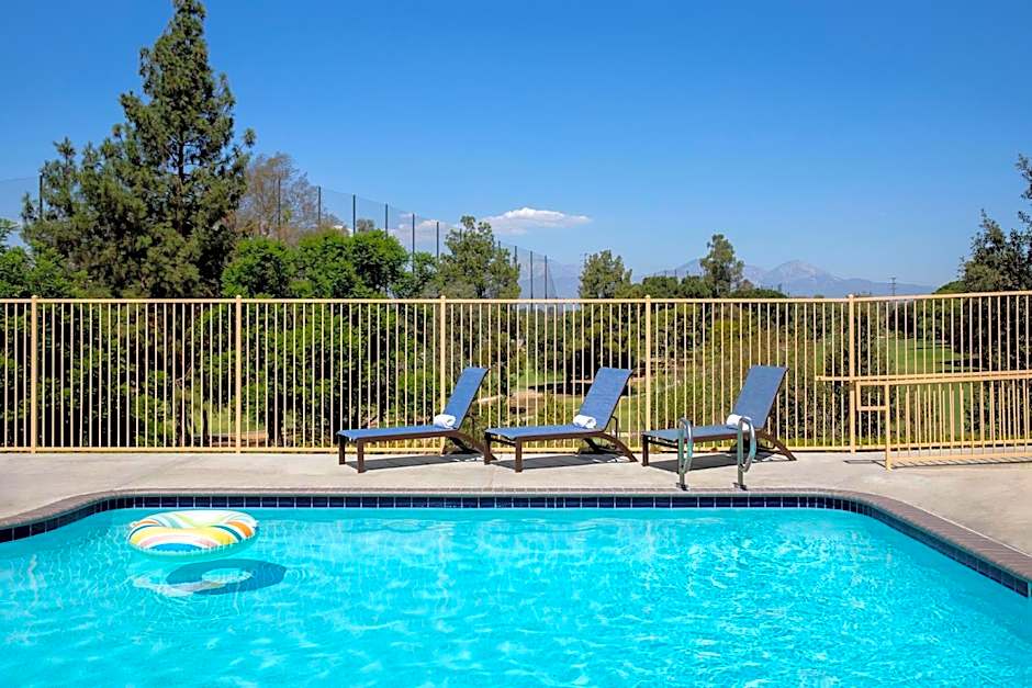 Ayres Suites Diamond Bar