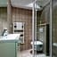 Very charming studio apartment on port in Cannes a short walk to Palais with Aircon and internet 411