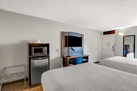 Deluxe Queen Room with Two Queen Beds - Non-Smoking