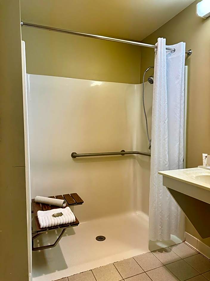 Country Inn & Suites Rochester South Mayo Clinic – Rochester, MN