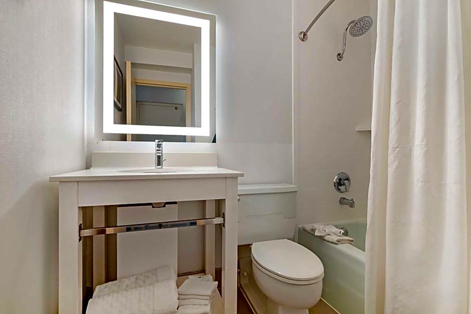 Best Western Plus Kansas City Sports Complex Hotel