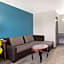 Day's Inn & Suites by Wyndham Indianapolis Airport East