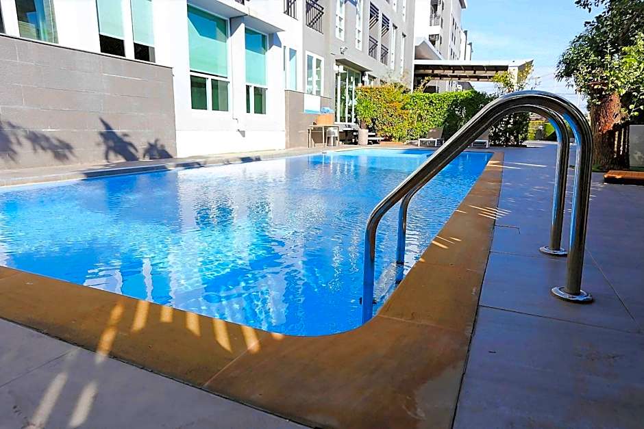 Crystal Suites Suvarnbhumi Airport