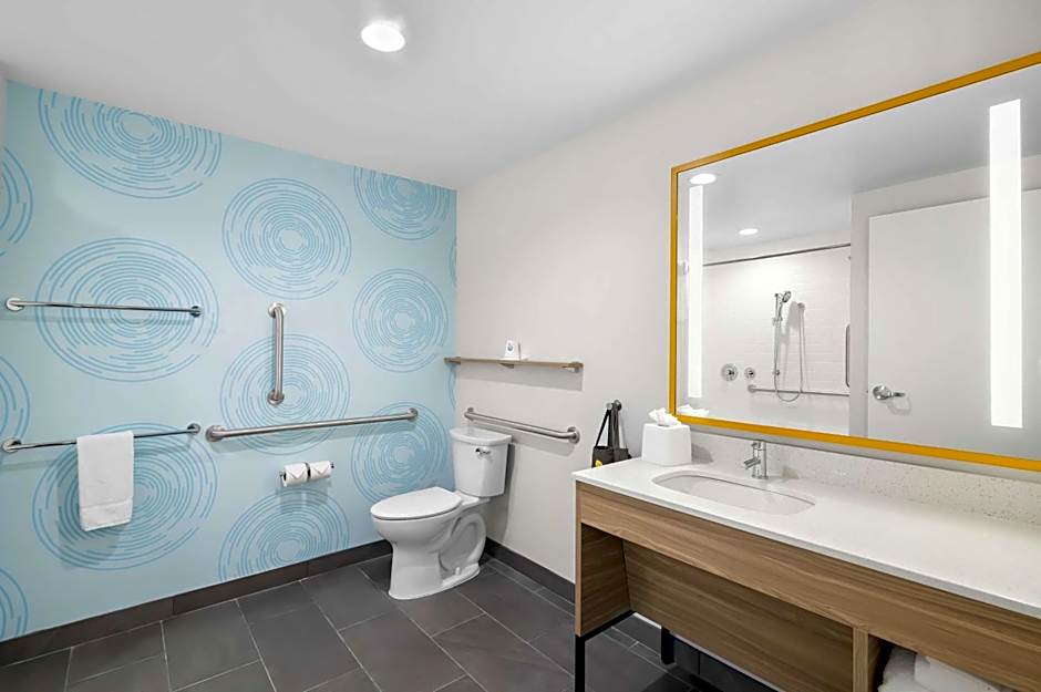 Tru by Hilton Lexington