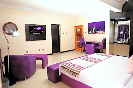 Kakanfo Inn & Conference Center