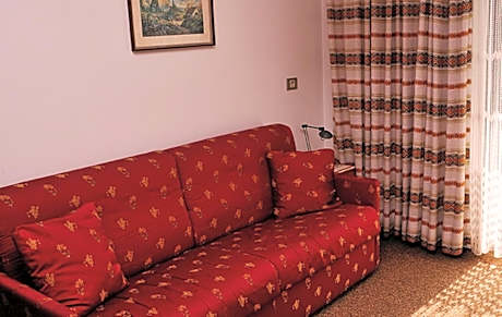 Apartment with Mountain View