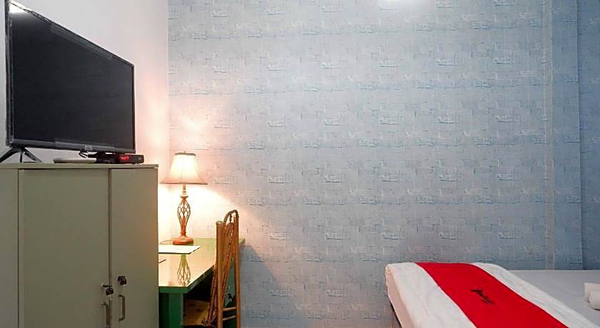 RedDoorz Syariah near RS Mitra Siaga