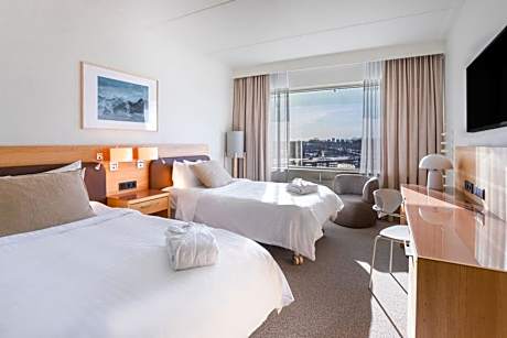 Family Room (2 Adults + 2 Children