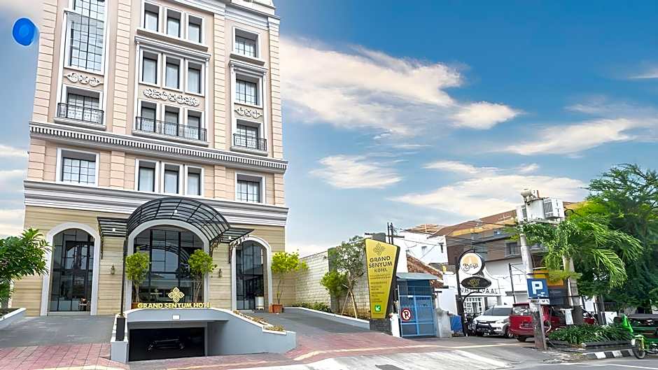 Grand Senyum Hotel