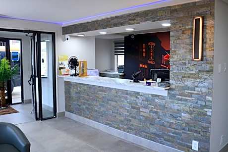 Econo Lodge Inn & Suites Southeast