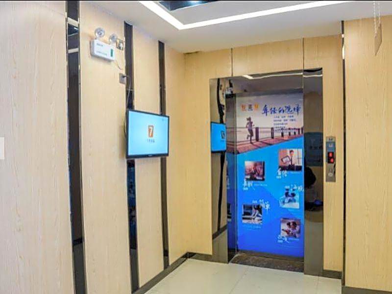 7 Days Premium Xinhua Train Station Square Branch