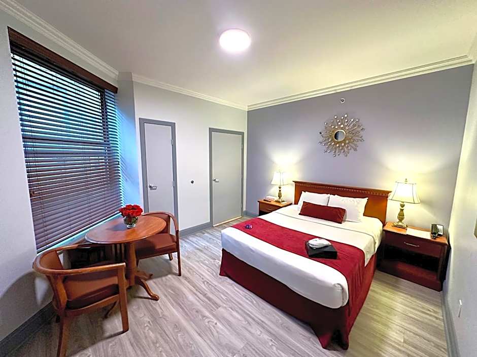 Photo 1 of 4 of 1 Queen Bed, Accessible
