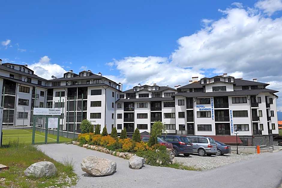 Royal Bansko - Family Apart Hotel With All Inclusive Light or HB&Drinks and Hot Pool & Jacuzzis
