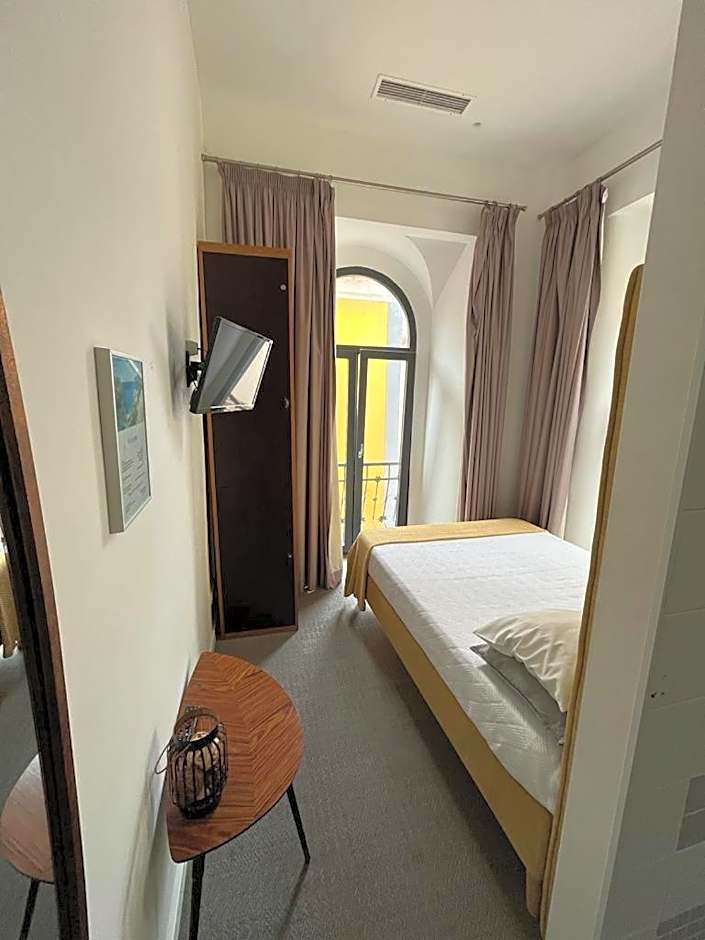 Day Off Suite&Hostel