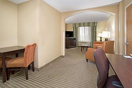 One-Bedroom Suite with Jetted Tub